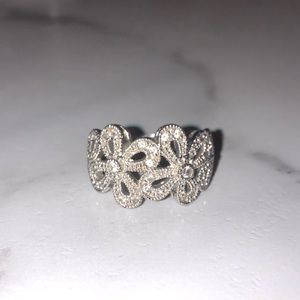 Very cute daisy ring